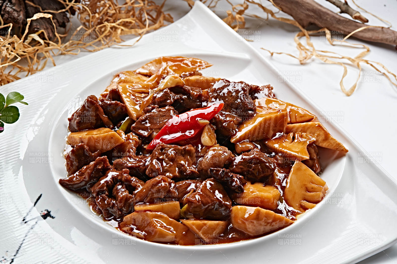 酱香冬笋烧牛腱图片
