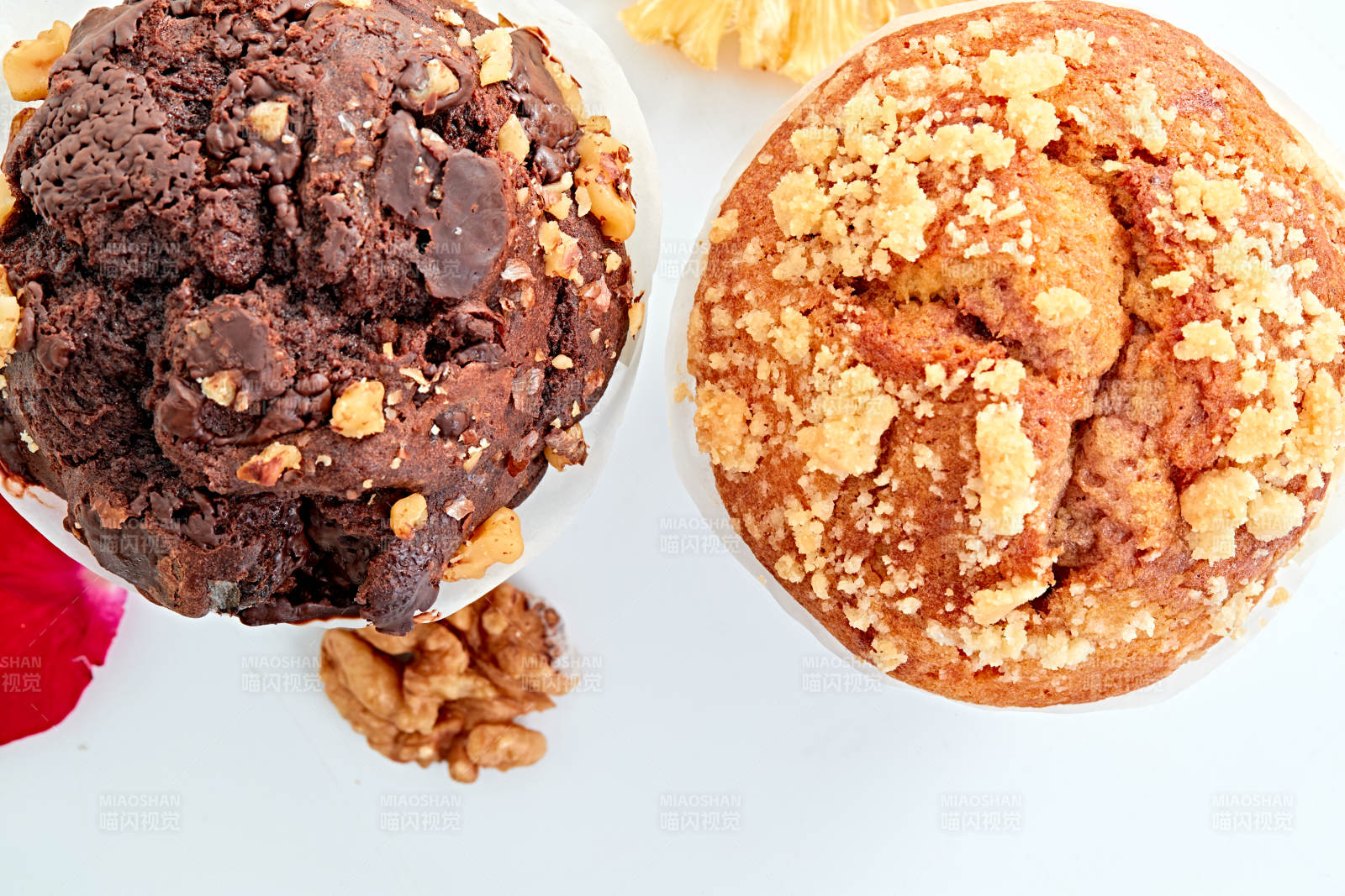 制作精美的法式小甜品蛋糕图片