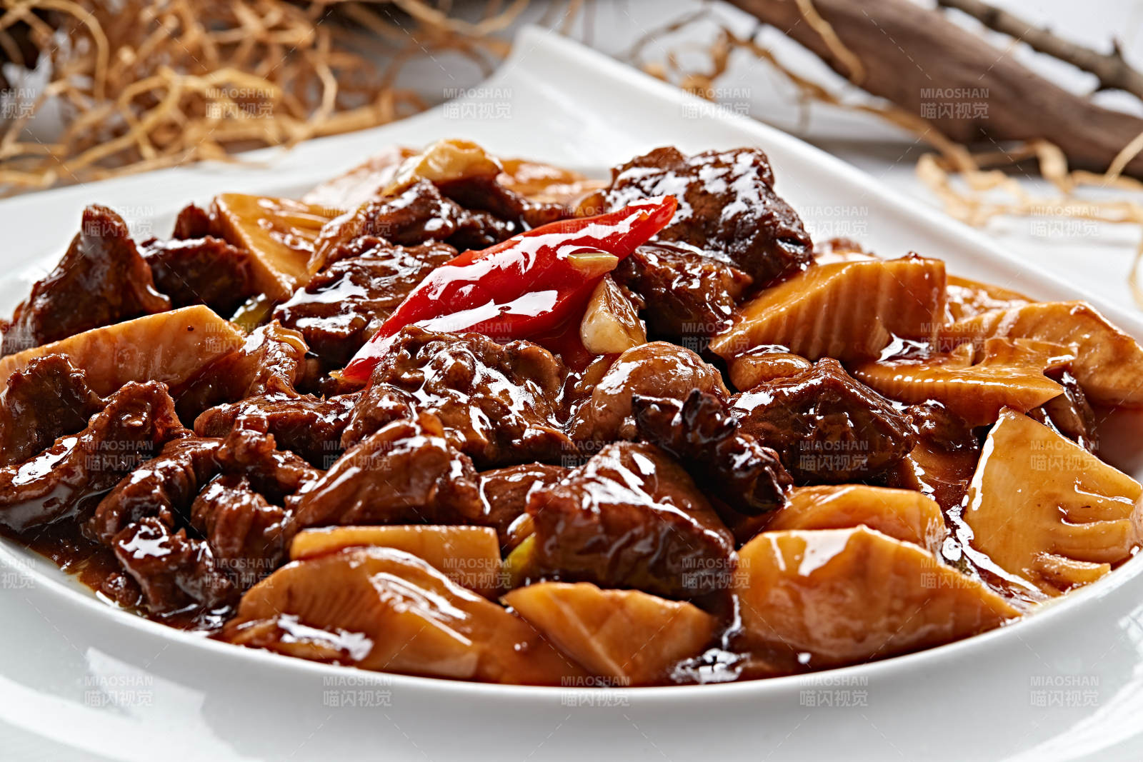 酱香冬笋烧牛腱图片