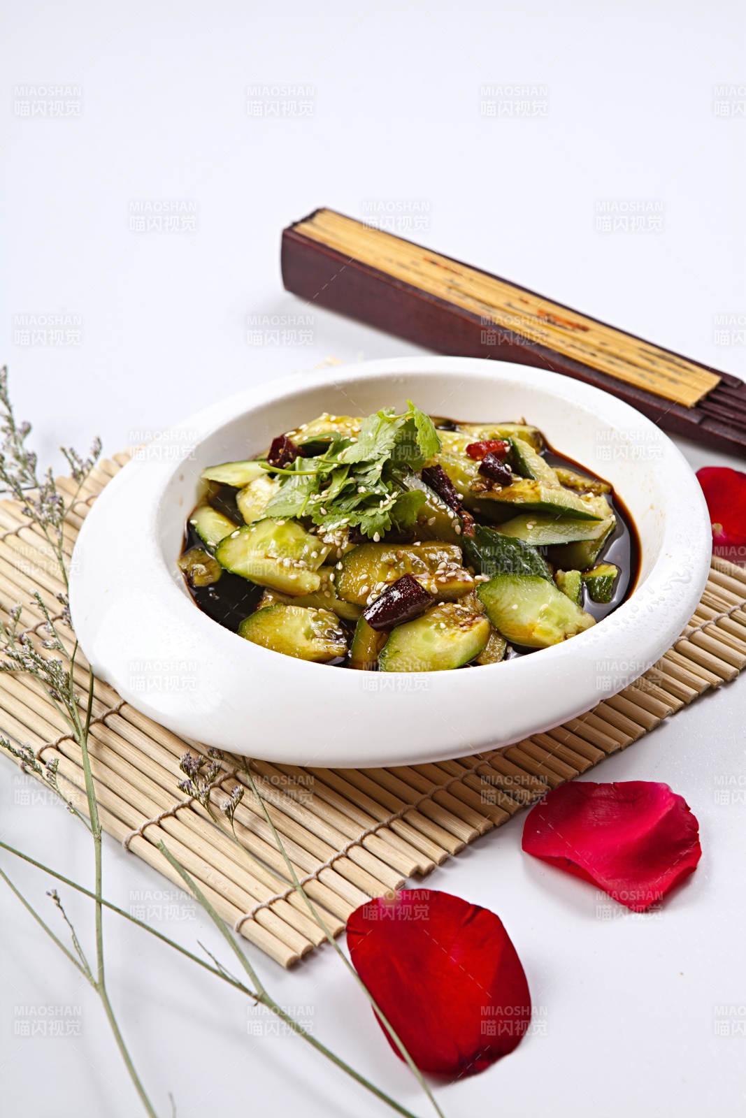 捞汁黄瓜片图片