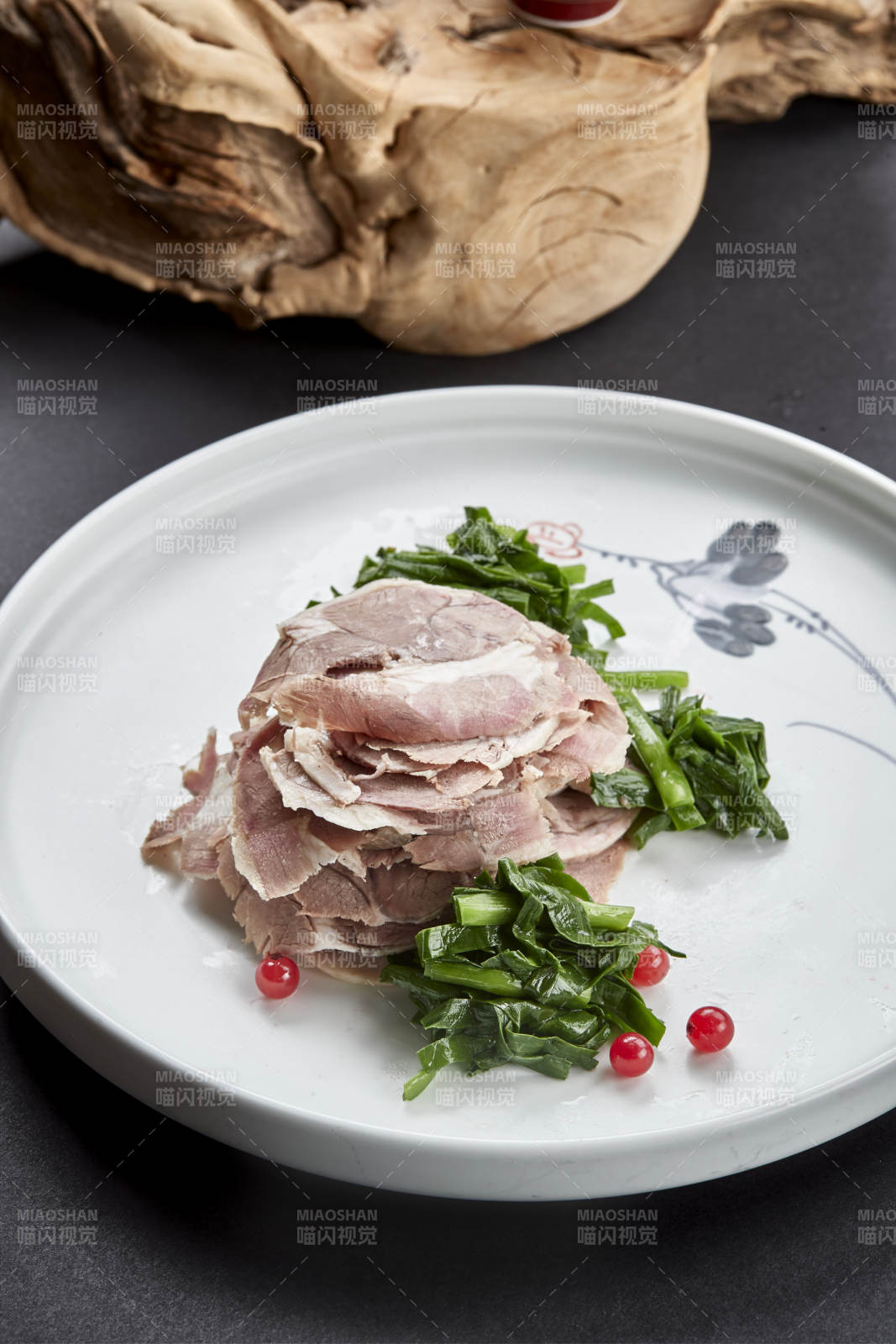 精美凉菜腌韭菜配薄切小驴肉图片