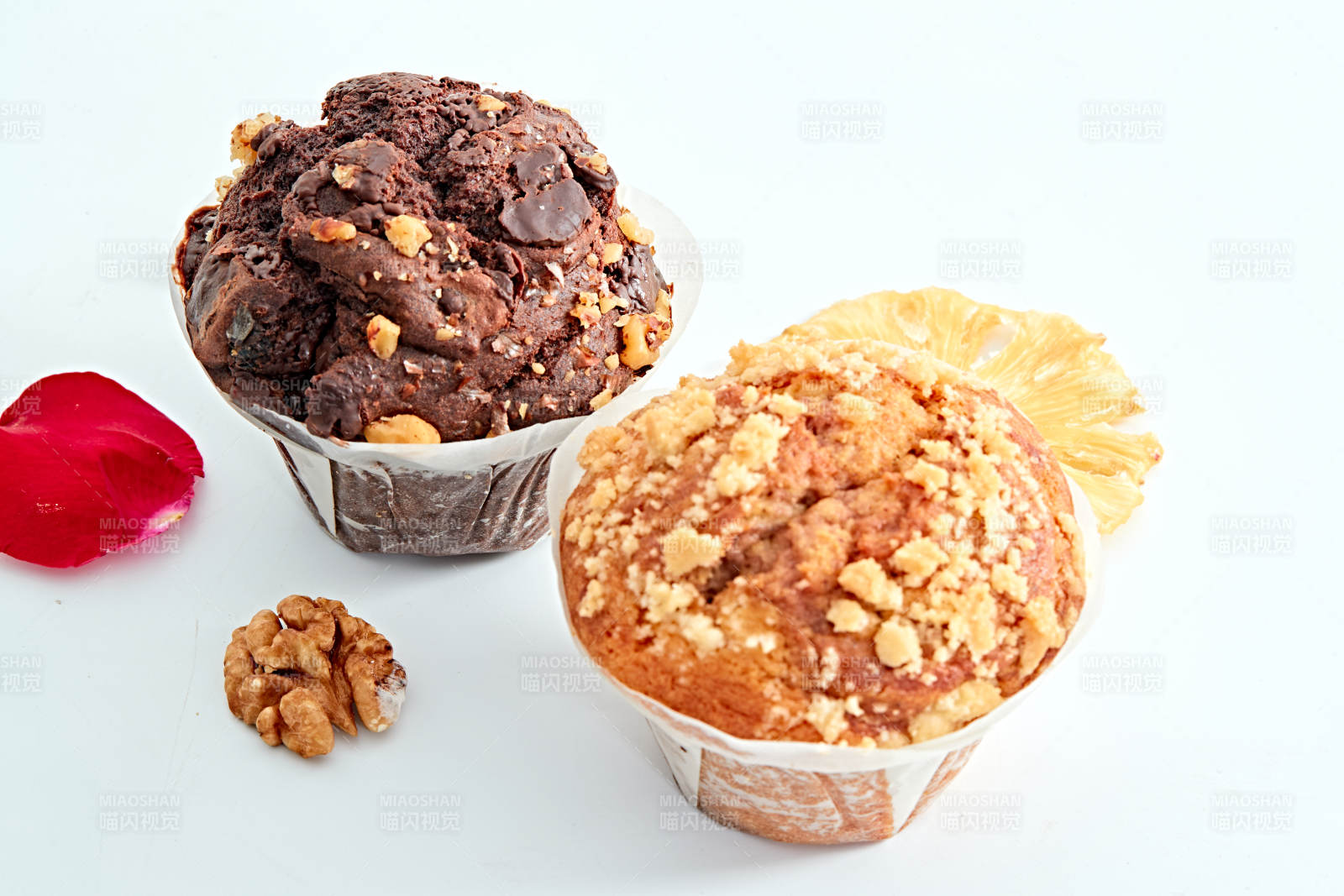 制作精美的法式小甜品蛋糕图片