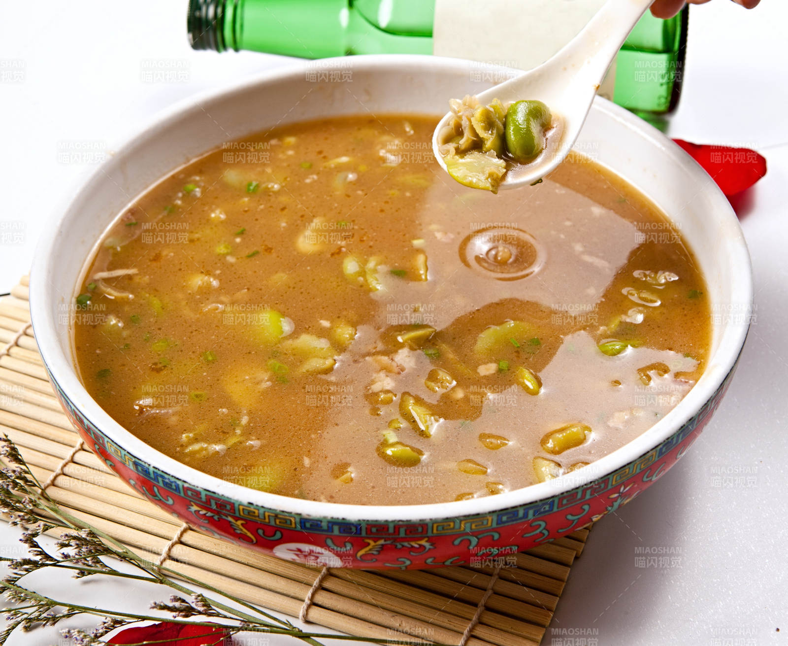 墨鱼蚕豆菜心汤图片