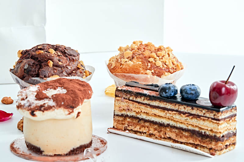 制作精美的法式小甜品蛋糕图片