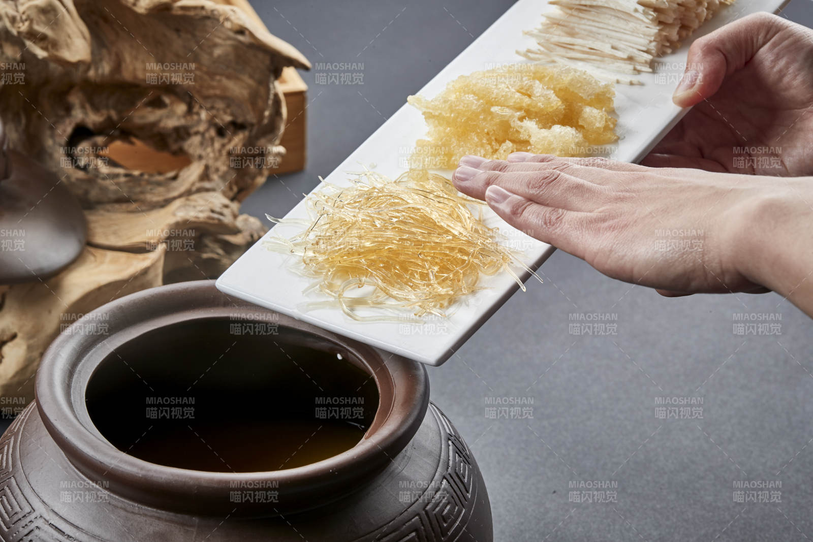 传统粤菜养生鱼翅山珍佛跳墙图片