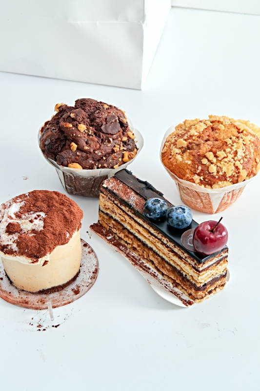 制作精美的法式小甜品蛋糕图片