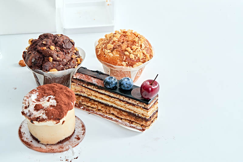 制作精美的法式小甜品蛋糕图片