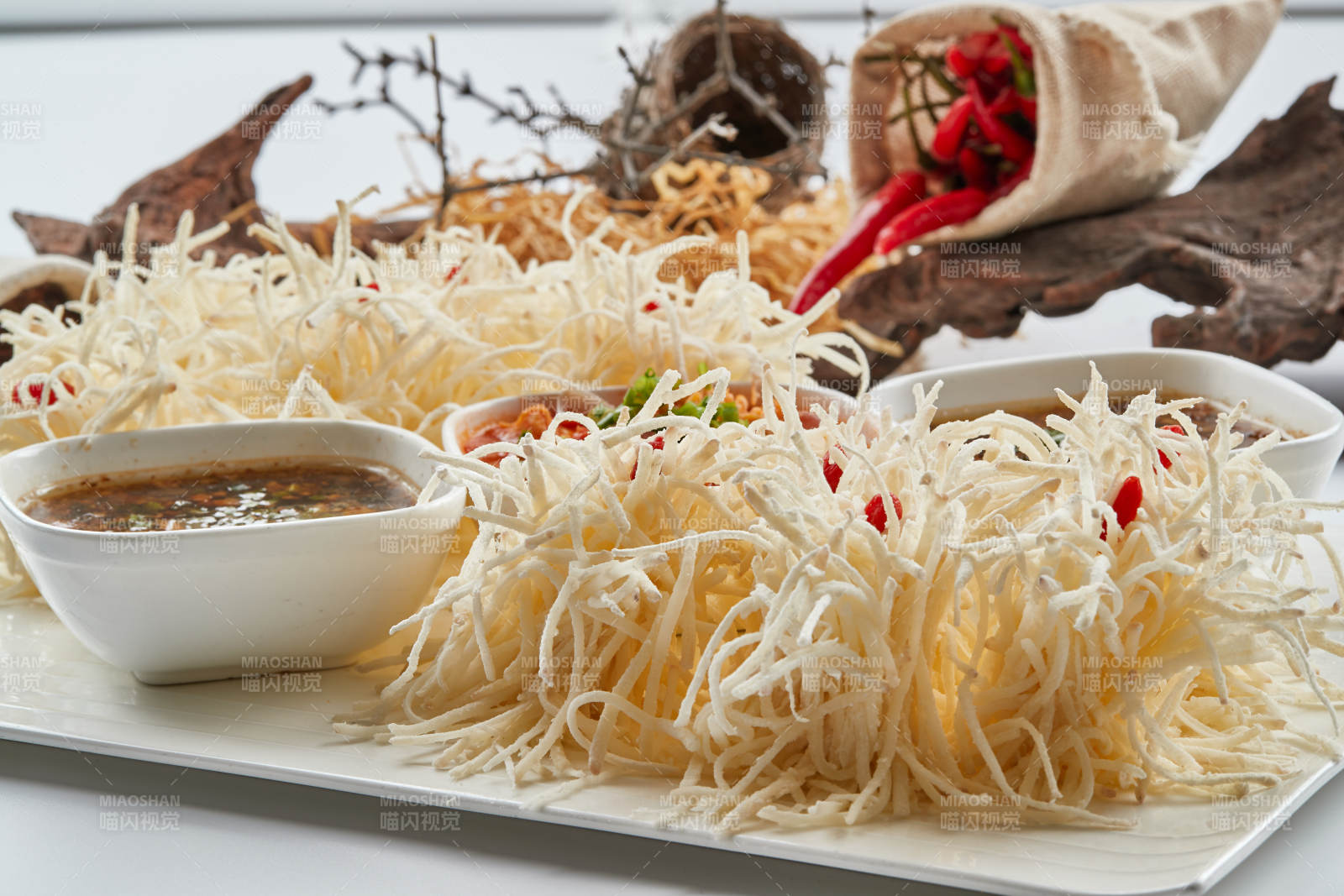 蘸酱美食火树银花油炸土豆丝图片