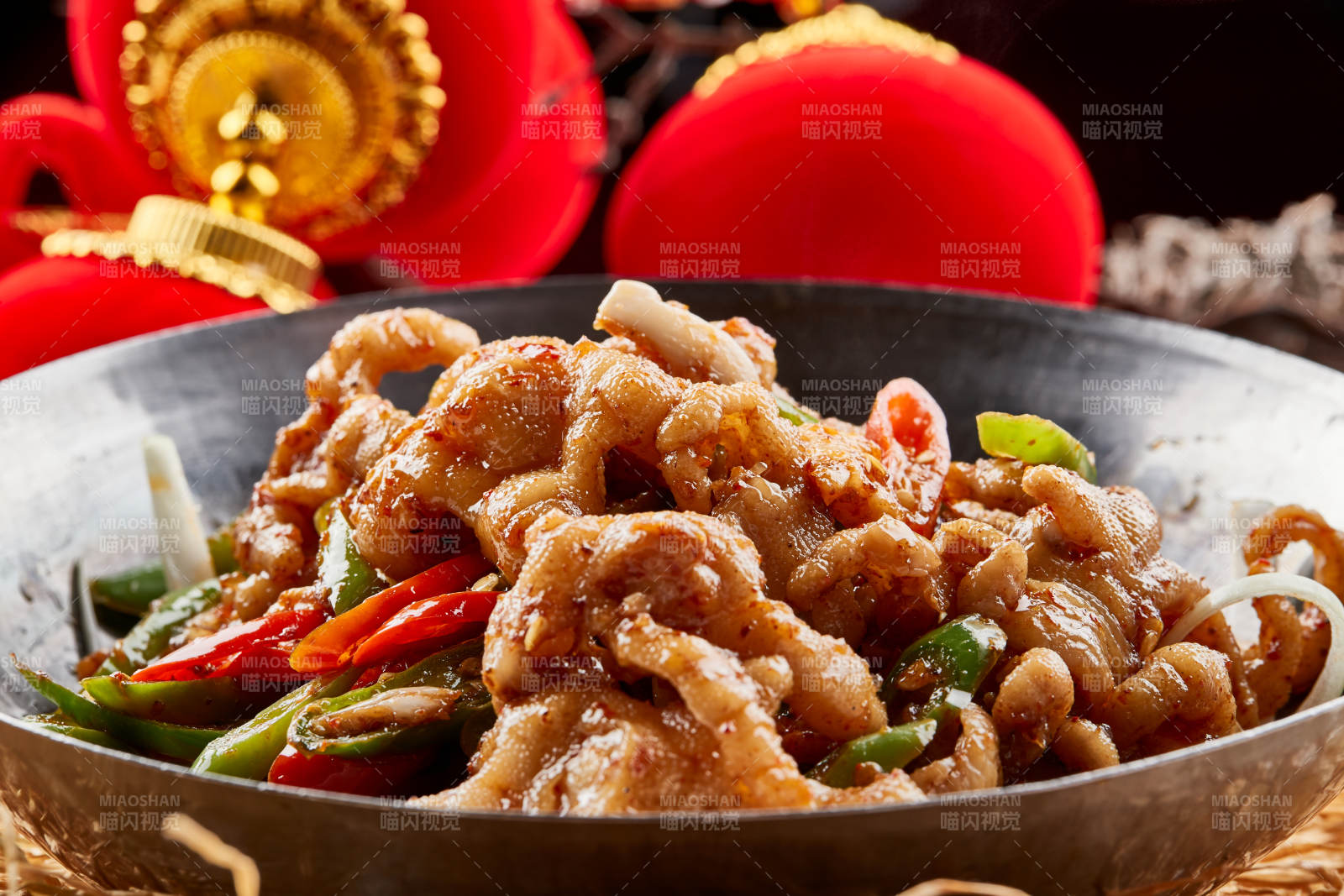 不锈钢锅装的锅仔脱骨鸡爪图片