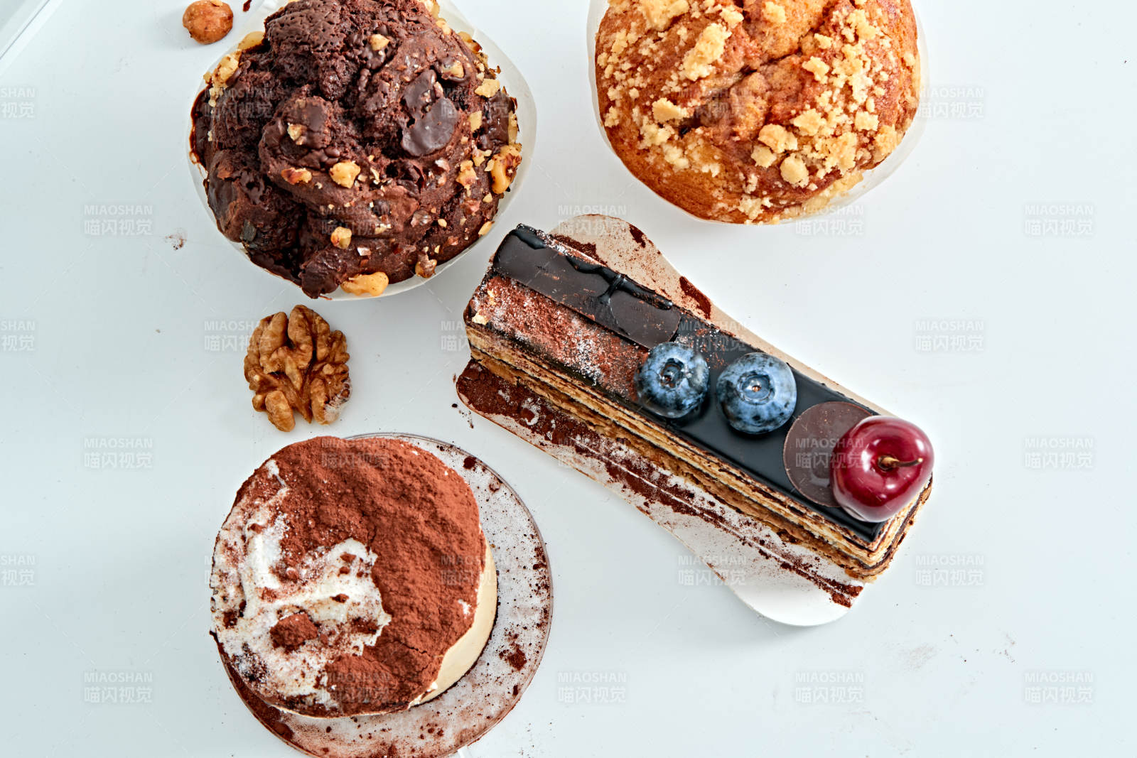 制作精美的法式小甜品蛋糕图片