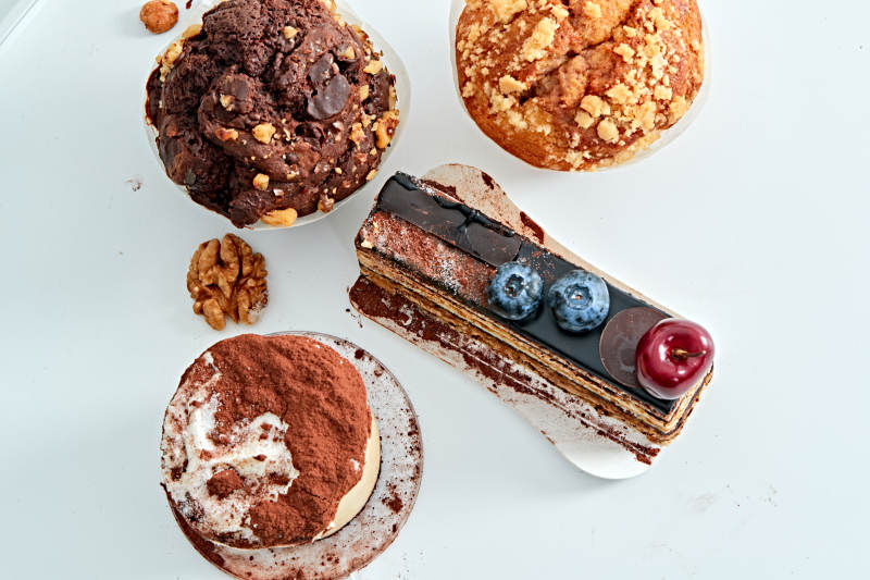 制作精美的法式小甜品蛋糕图片