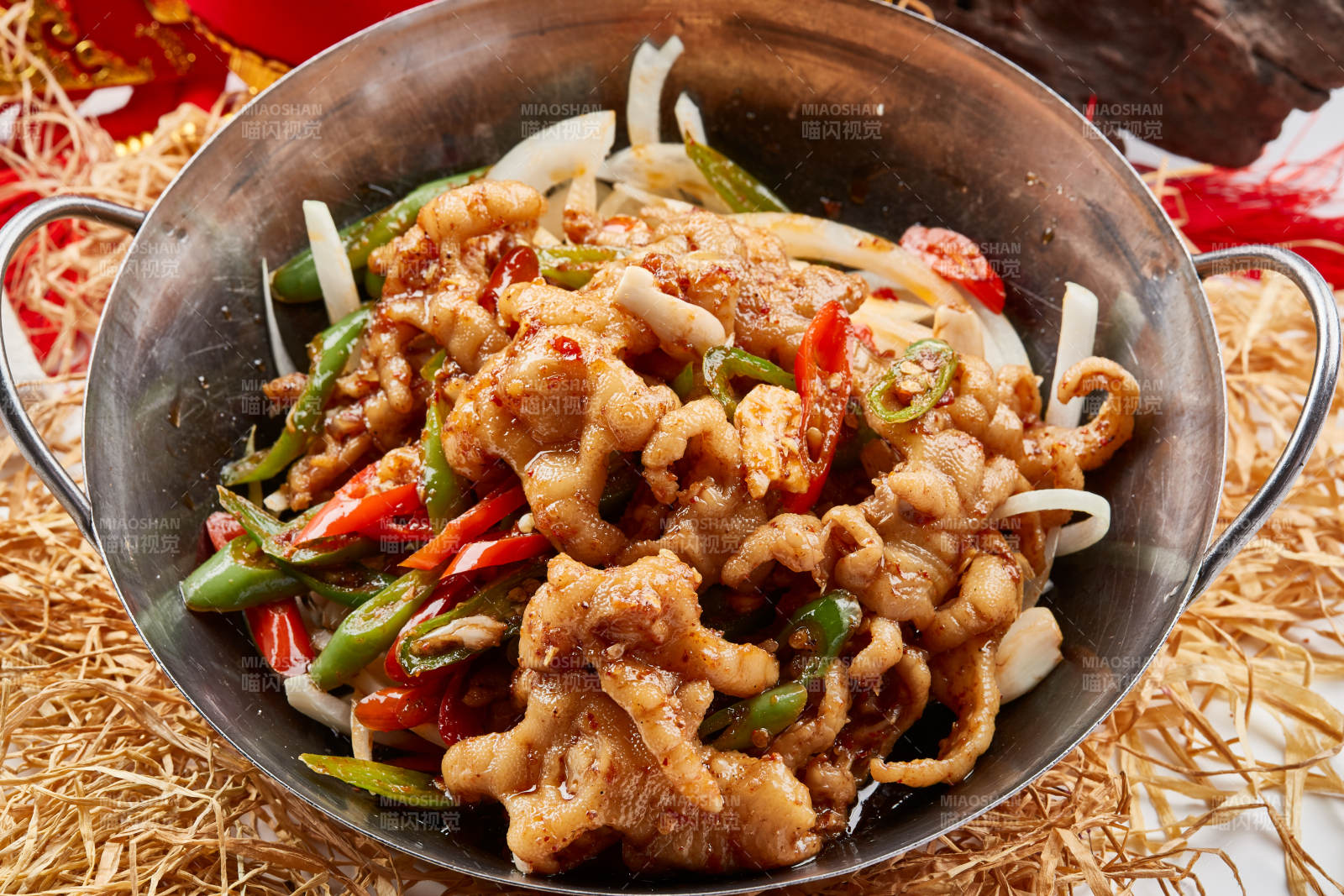 不锈钢锅装的锅仔脱骨鸡爪图片