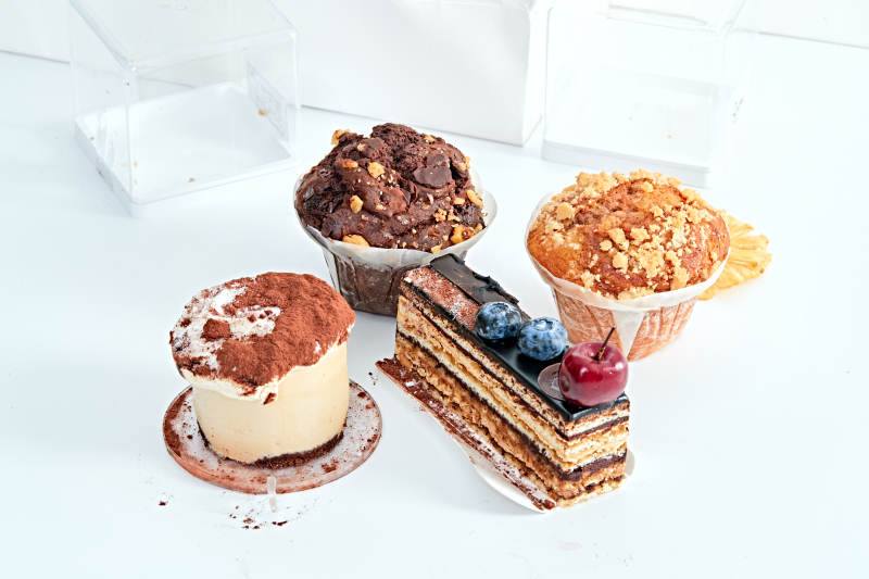 制作精美的法式小甜品蛋糕图片