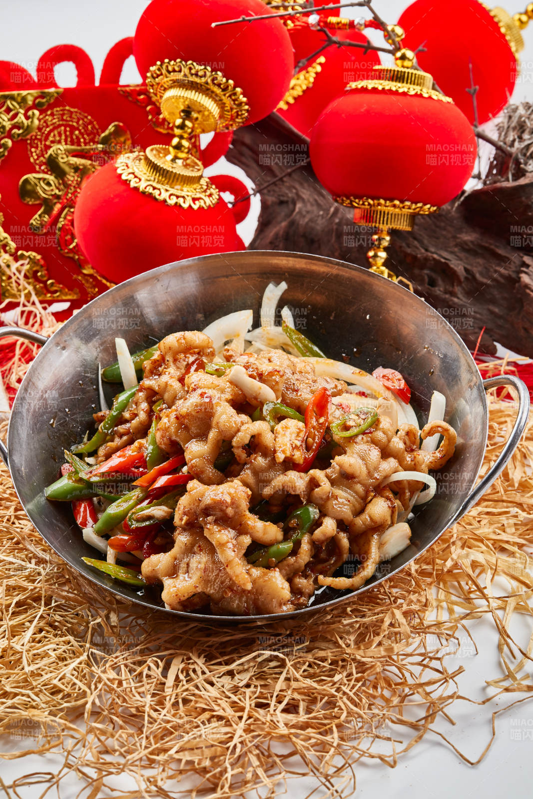 不锈钢锅装的锅仔脱骨鸡爪图片