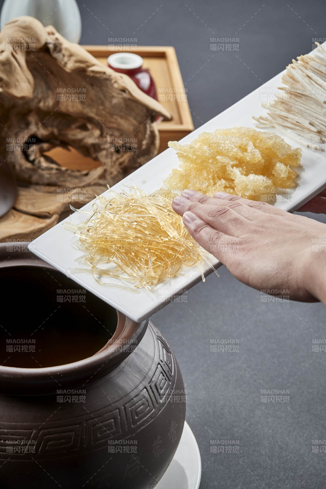 传统粤菜养生鱼翅山珍佛跳墙图片