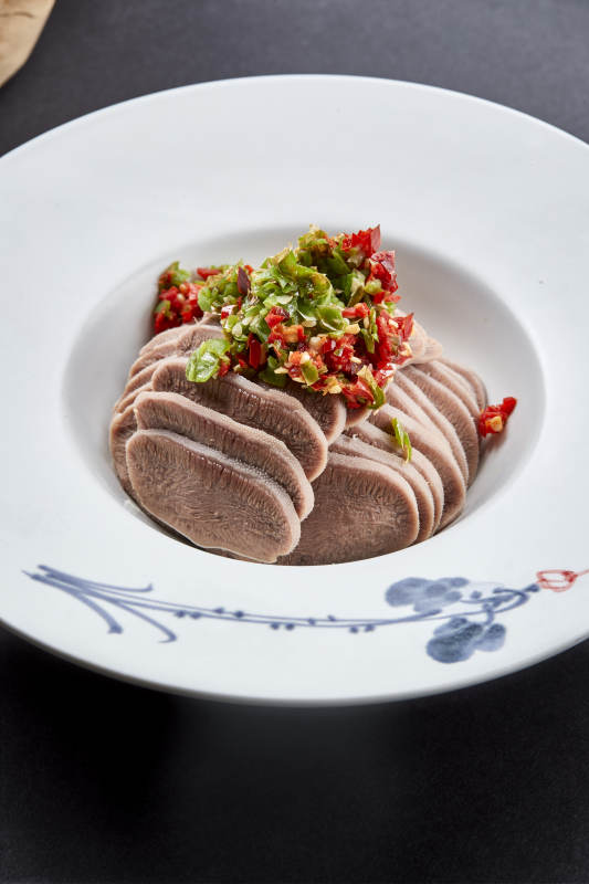 精美凉菜剁椒牛舌口条图片
