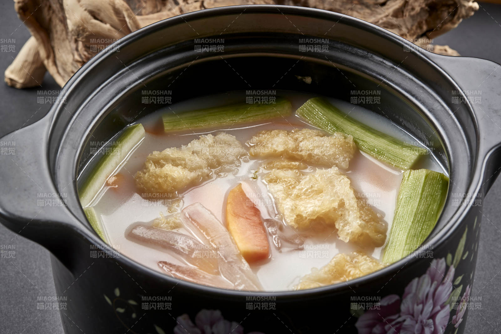 木瓜芦荟乳瓜炖煮小油条图片