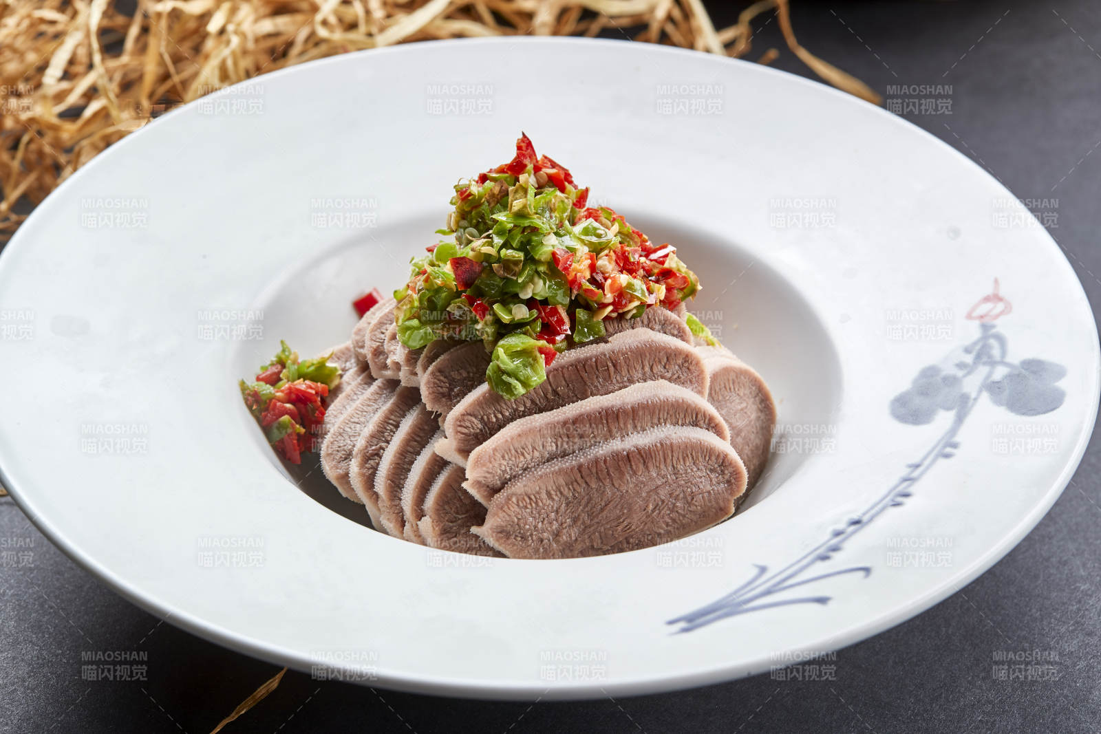 精美凉菜剁椒牛舌口条图片