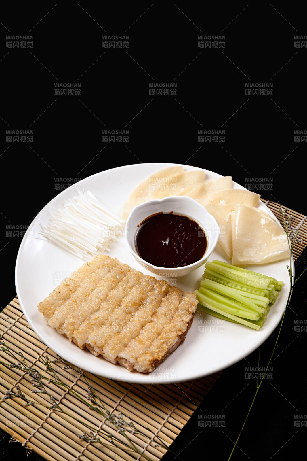 海派炸猪排配卷饼图片