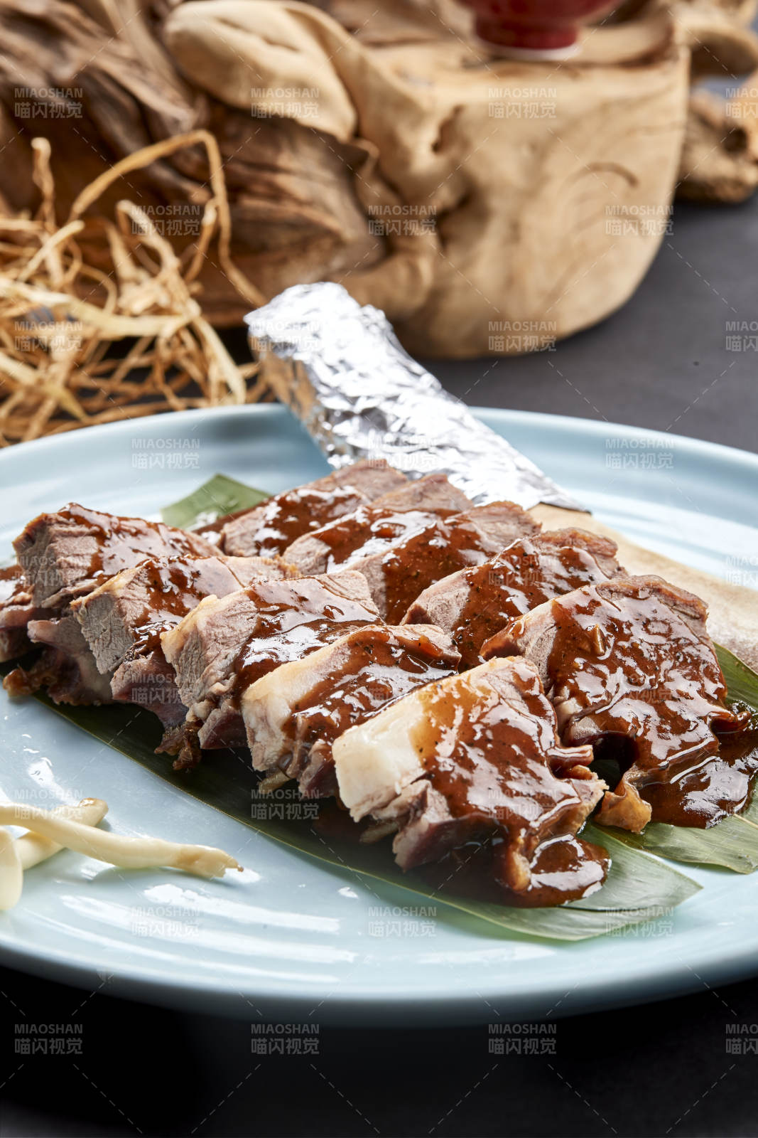 清炖浇汁牛肋条拆骨肉图片