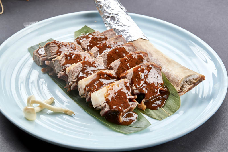 清炖浇汁牛肋条拆骨肉图片