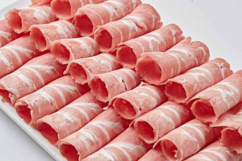 草原肥羊肉卷切片图片