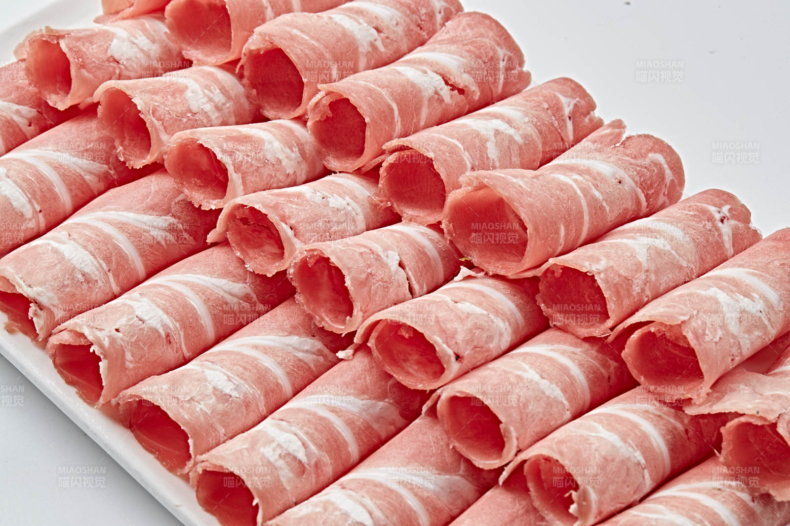 草原肥羊肉卷切片图片