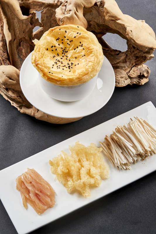 鸡丝山珍菌竹荪汤盖酥皮饼图片