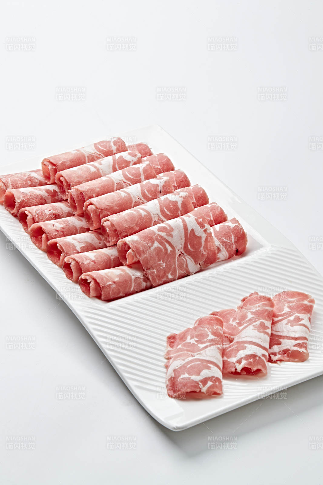 草原肥羊肉卷切片图片