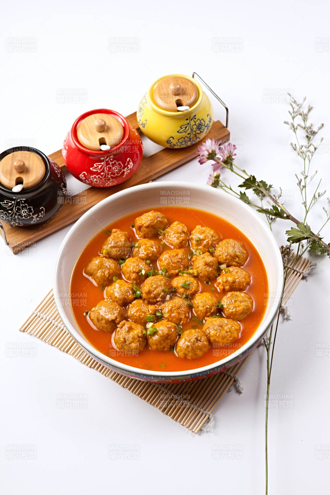番茄酸汤汆丸子图片