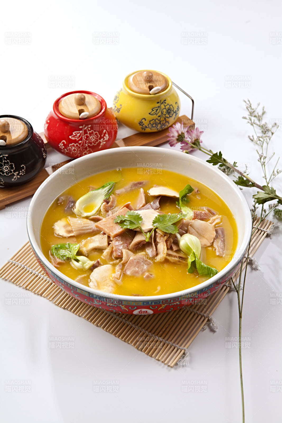 番茄酸汤汆丸子图片