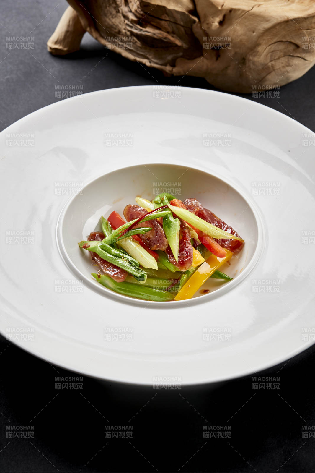 芦笋西芹彩椒炒广味香肠图片