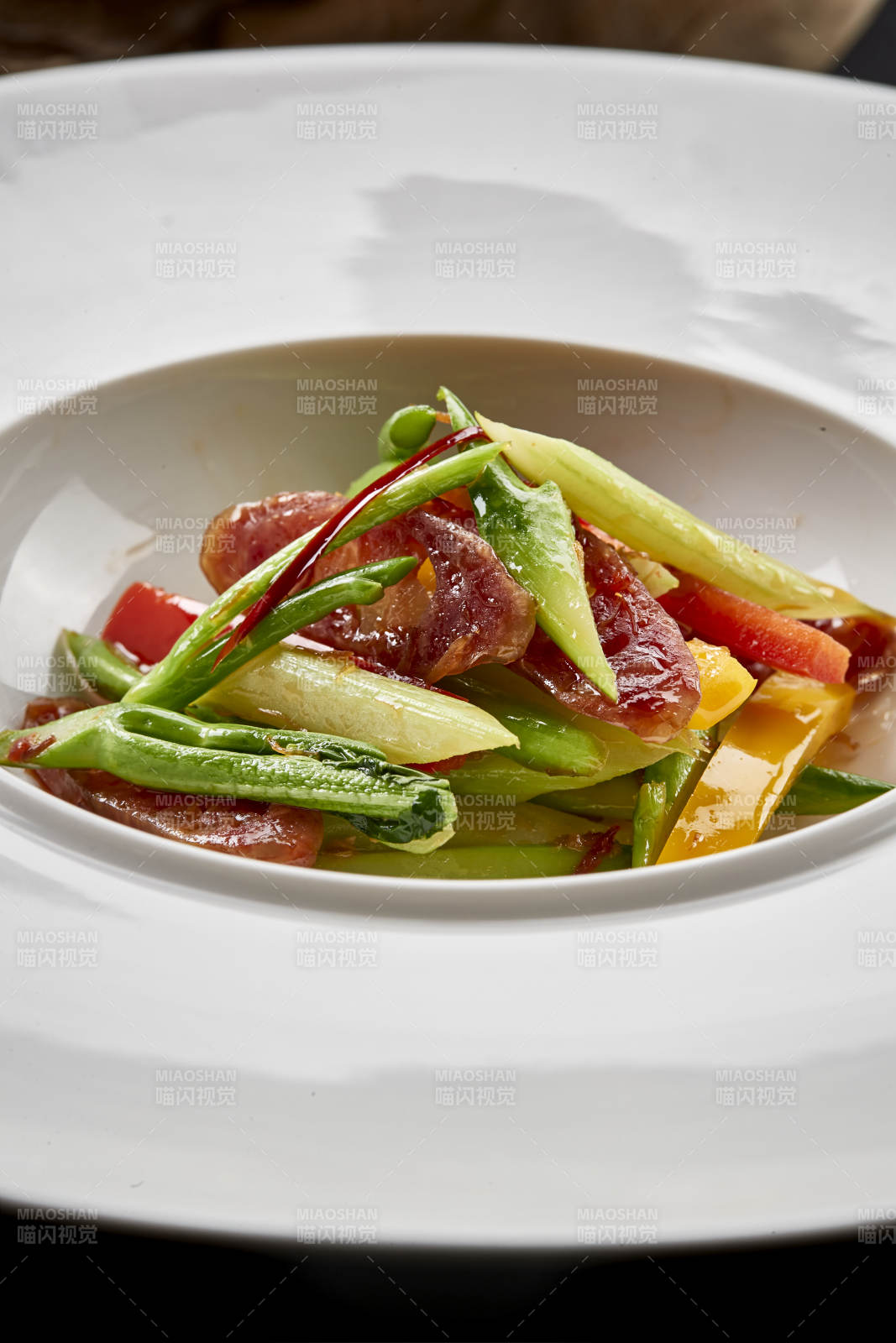 芦笋西芹彩椒炒广味香肠图片