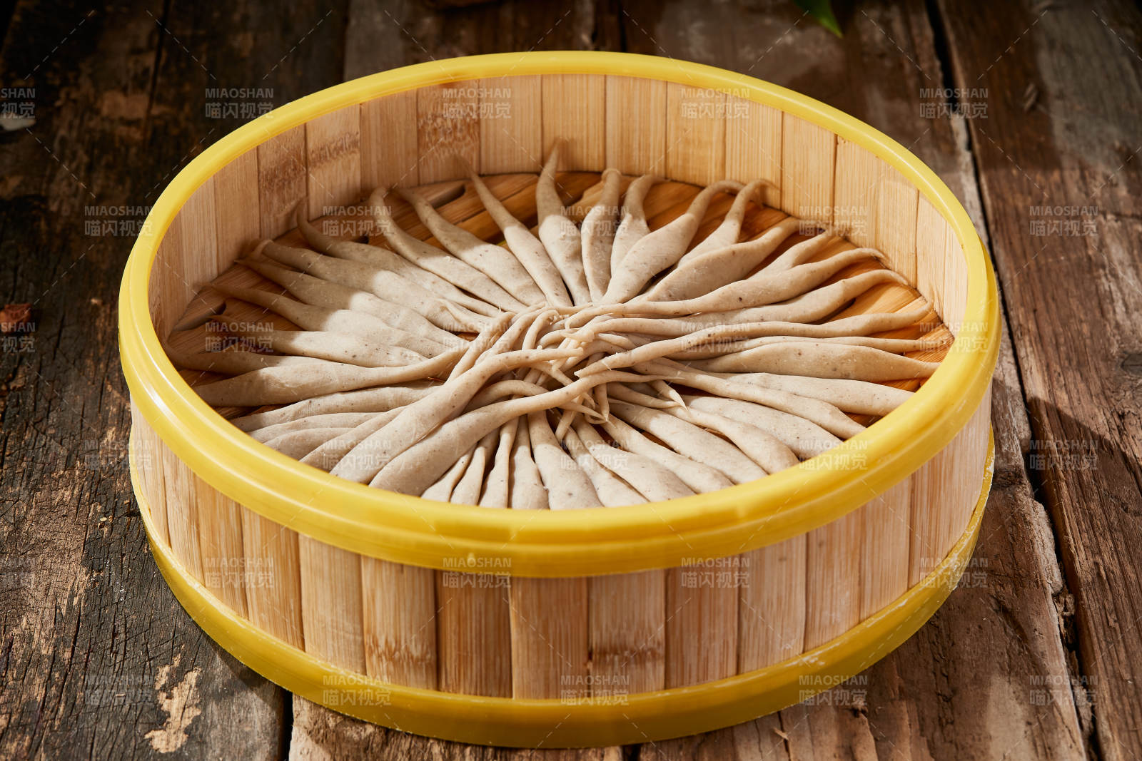 张家口坝上特色美食蒸莜面图片