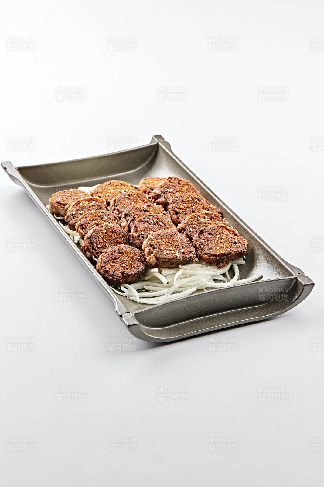 香辣美味的铁板炭烤草原羊肝图片