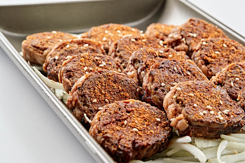 香辣美味的铁板炭烤草原羊肝图片