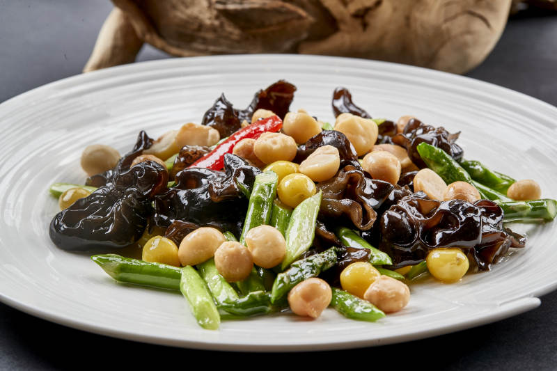 芦笋木耳彩椒鸡头米炒银杏图片