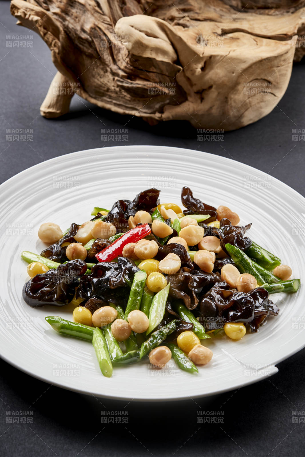 芦笋木耳彩椒鸡头米炒银杏图片