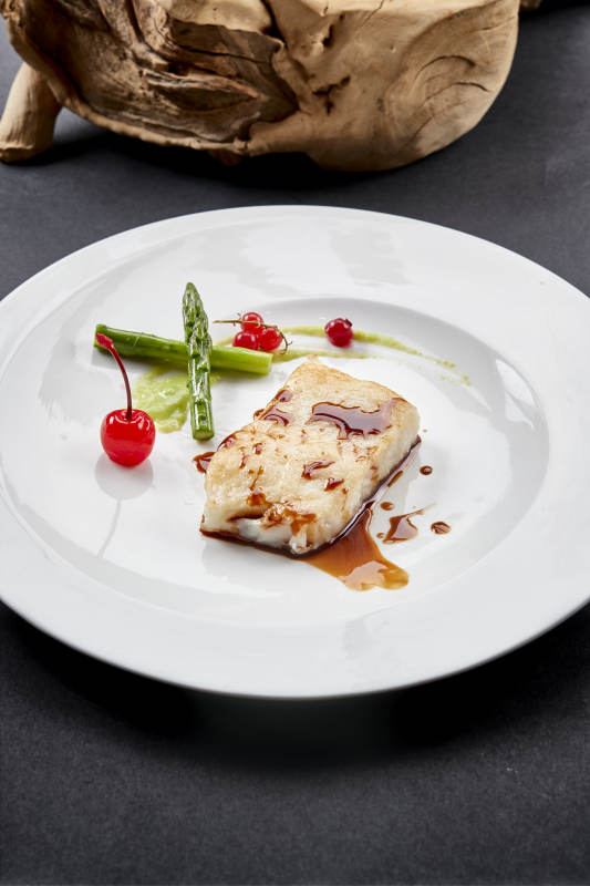 日式铁板烧浇汁香煎银鳕鱼图片