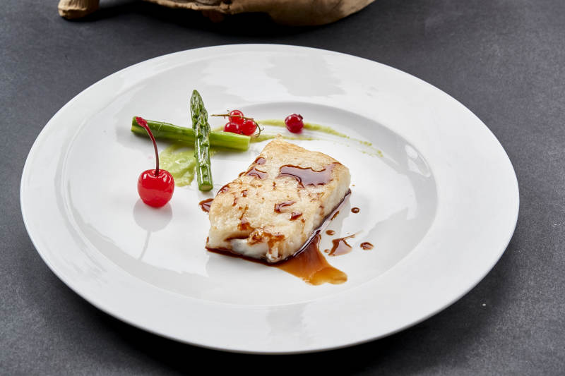 日式铁板烧浇汁香煎银鳕鱼图片