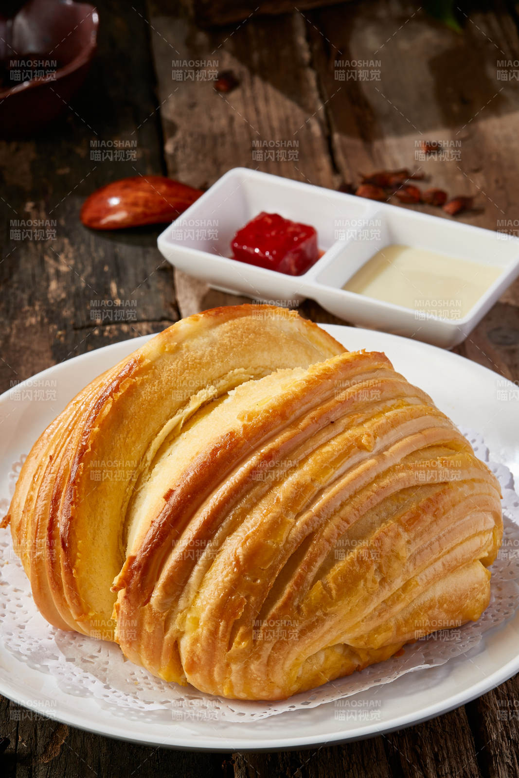 炼乳腐乳烘烤大花卷图片