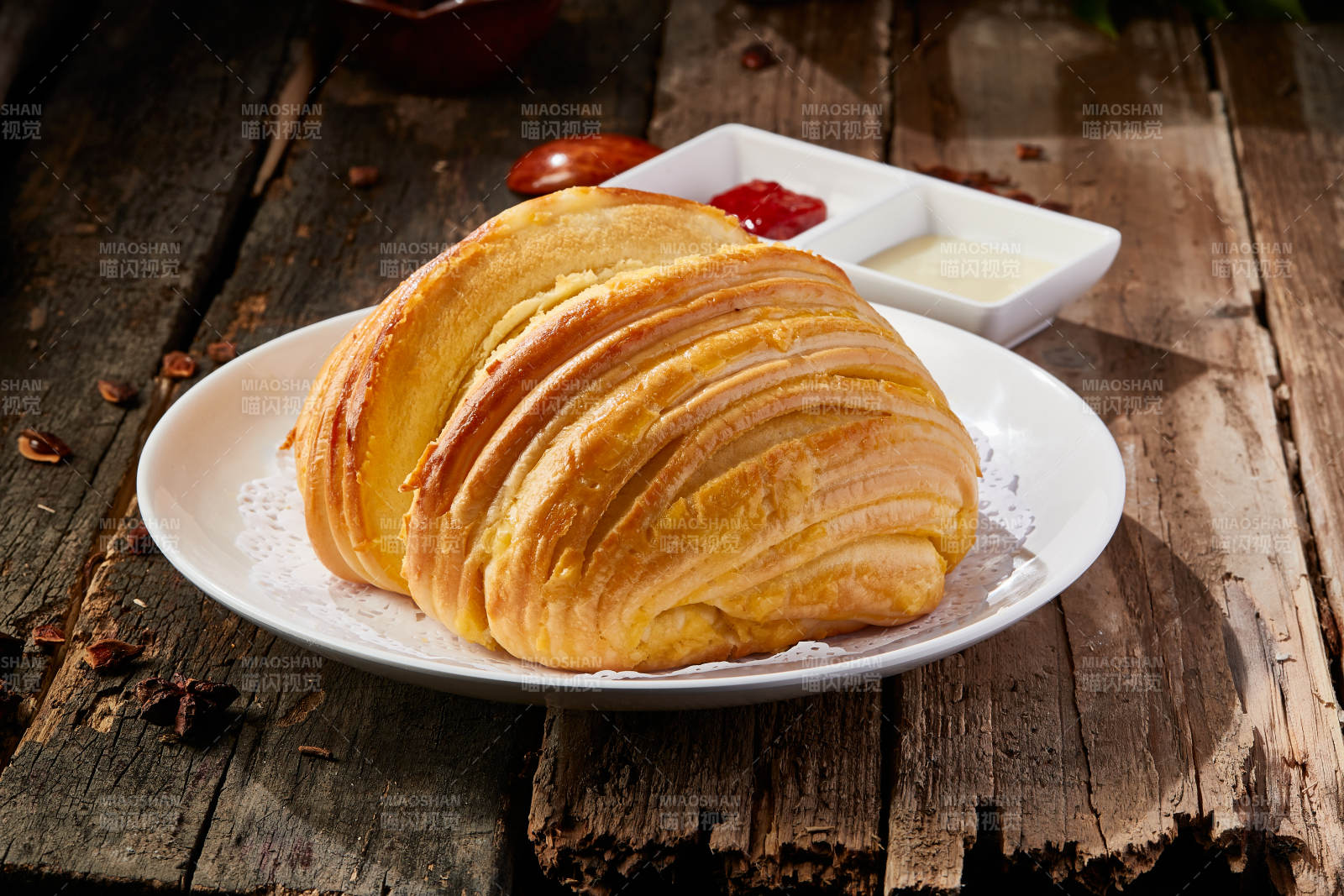 炼乳腐乳烘烤大花卷图片