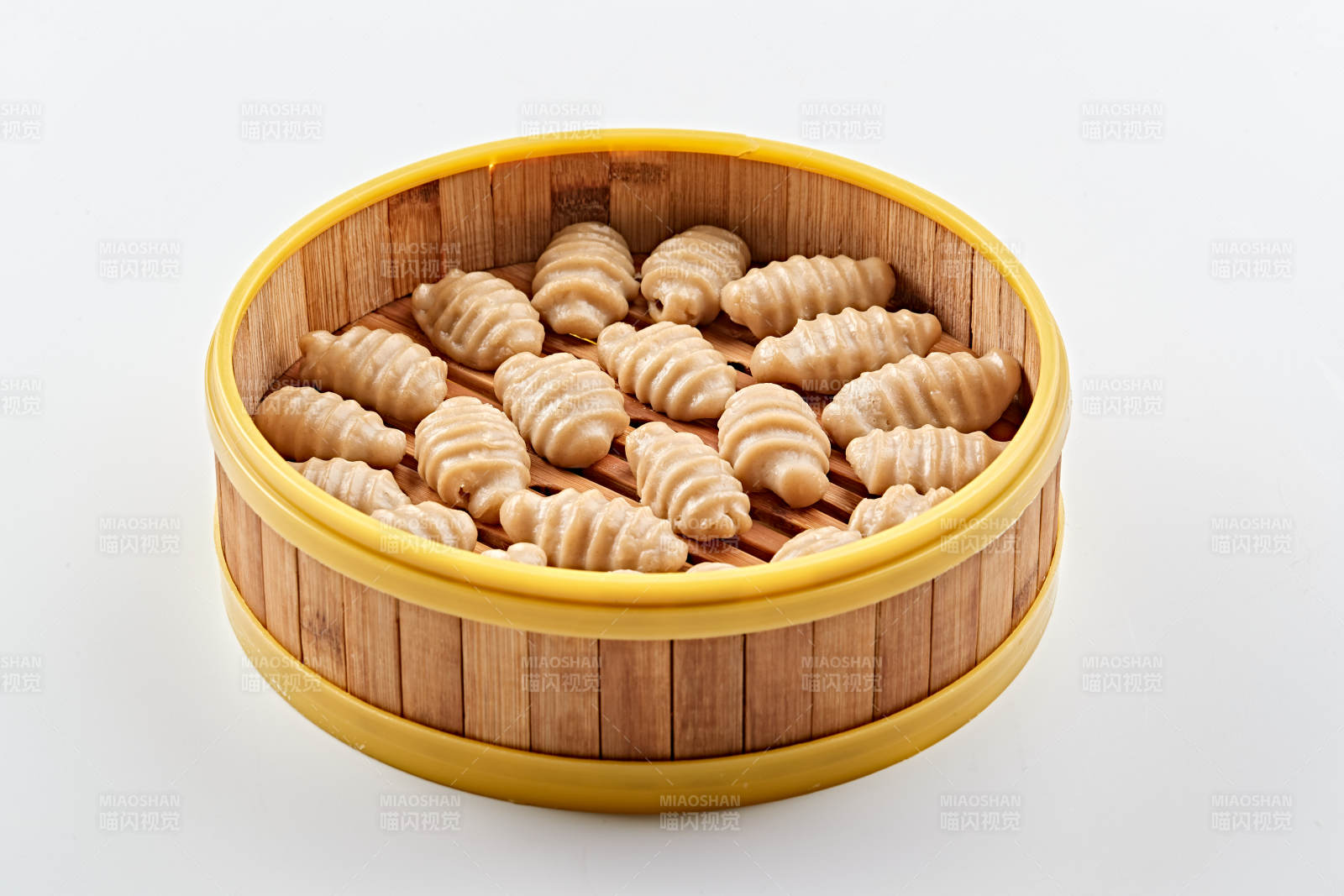 精美竹笼屉装的香蒸莜面猫耳朵图片