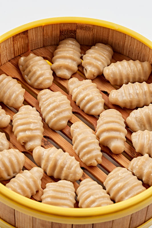 精美竹笼屉装的香蒸莜面猫耳朵图片