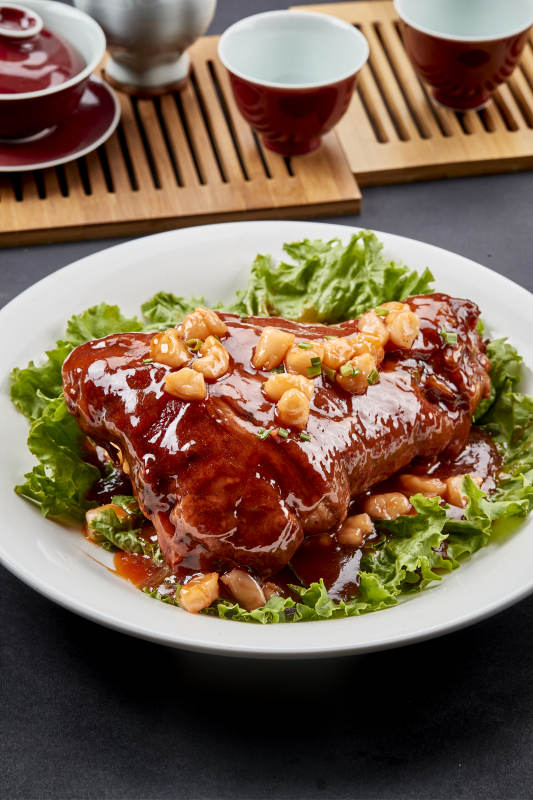 瑶柱带子配红烧猪肘子图片