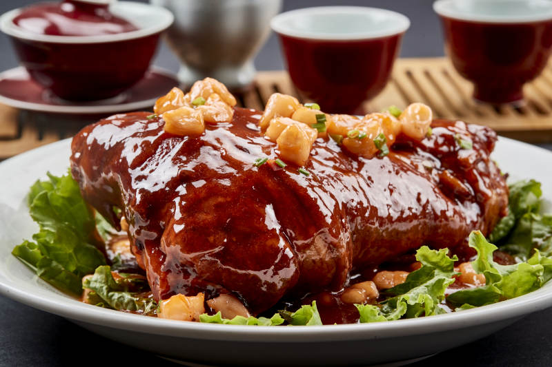 瑶柱带子配红烧猪肘子图片