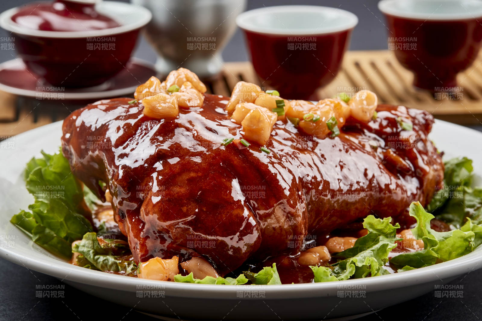 瑶柱带子配红烧猪肘子图片