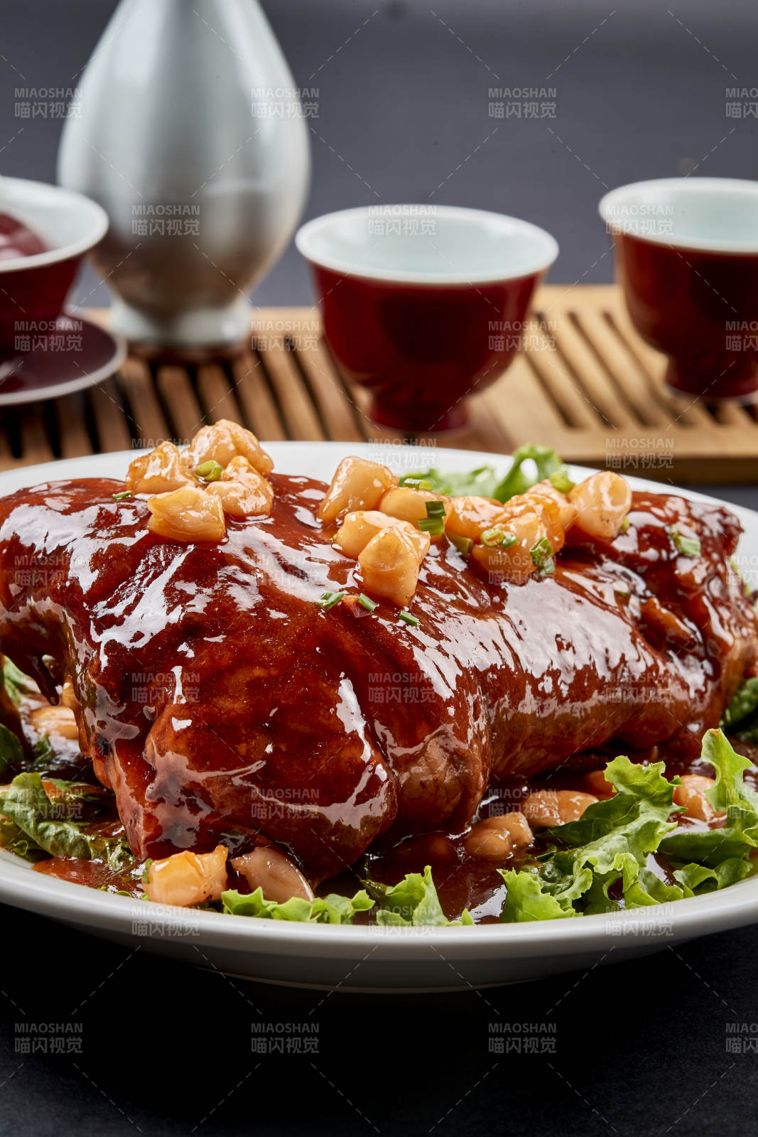 瑶柱带子配红烧猪肘子图片