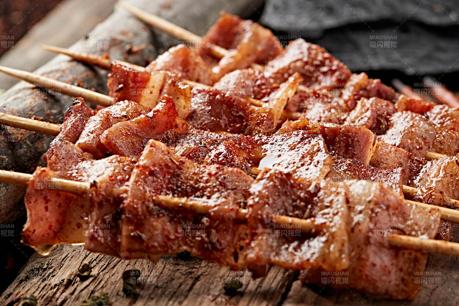 美味炭烤风味猪五花肉图片