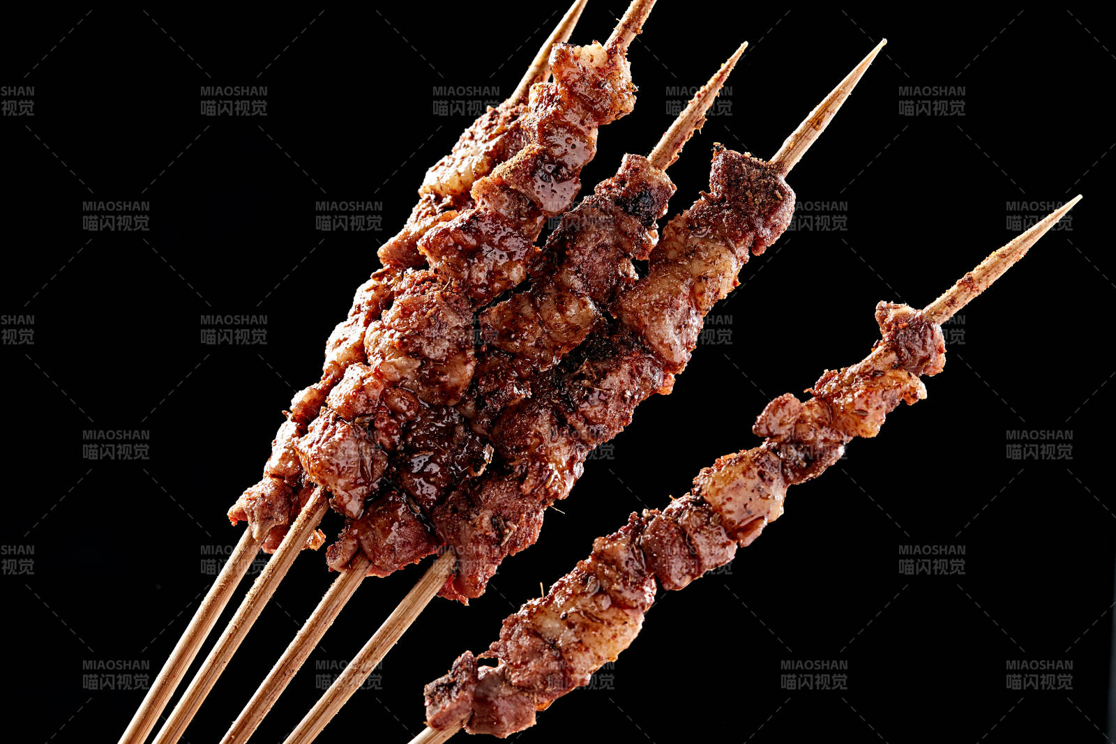 炭烤美味羊肉串图片